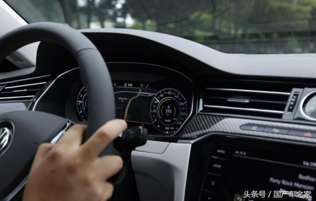 全国首台新大众CC提车，无框车窗+中控液晶屏+R19寸轮毂，太帅了
