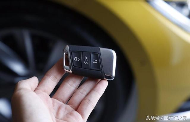 全国首台新大众CC提车，无框车窗+中控液晶屏+R19寸轮毂，太帅了