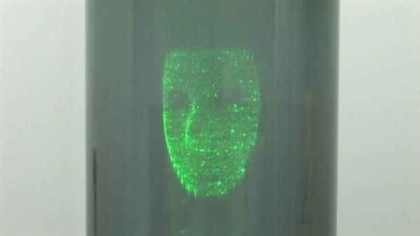 可在空中投影出文字和图像的等离子发射 3D 显示屏