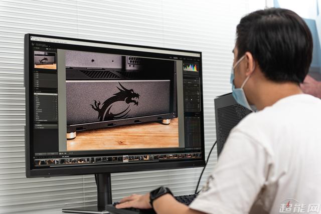 微星Creator PS321URV显示器评测