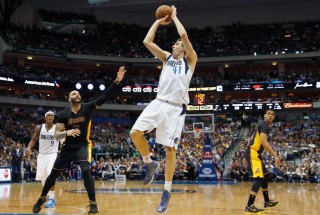 即将消失的绝学！盘点NBA后仰跳投最强的十大球星：前三无争议