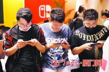 变身“玩乐综合体”突围求新 厦门网吧尝试转型升级