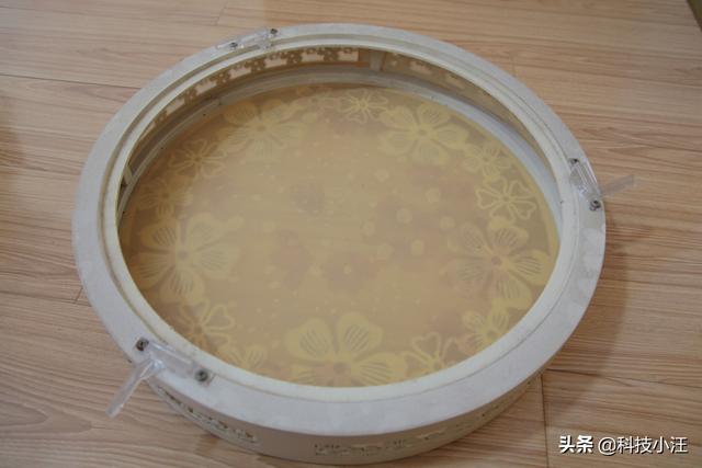 懒人必备，不起床也能控制开关的吸顶灯，还能自动调节色温