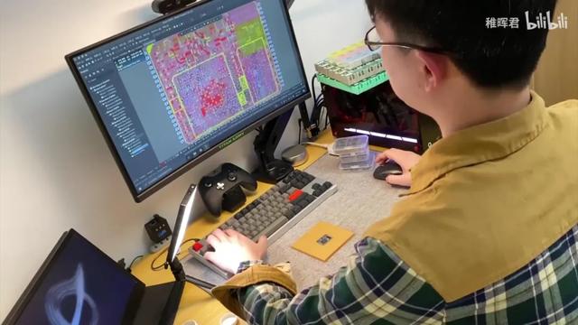硬件手工焊、代码自己写，90后硬核“技术宅”自制迷你AI电视！