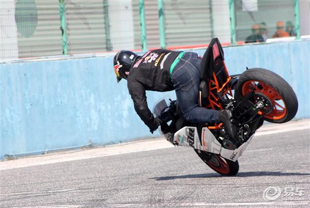 RC390是什么车（试驾KTM RC390摩托跑车）