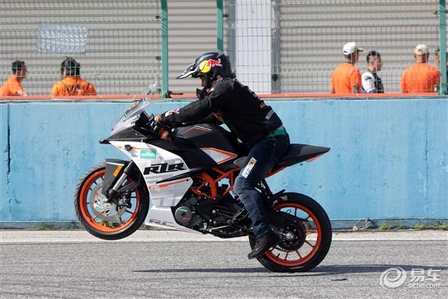 RC390是什么车（试驾KTM RC390摩托跑车）