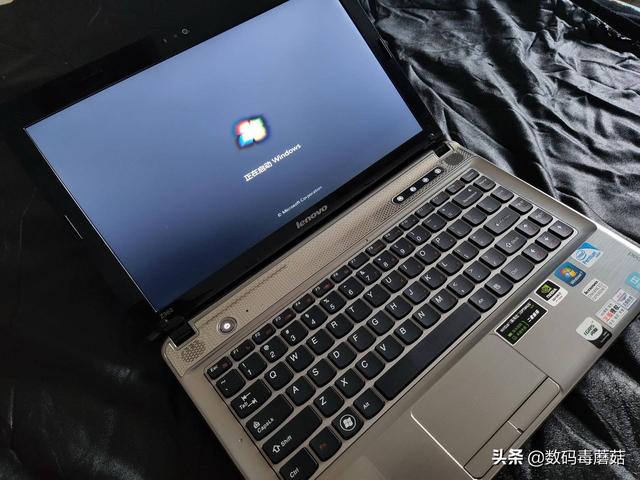 联想笔记本IdeaPad系列型号Z360，换内存教程