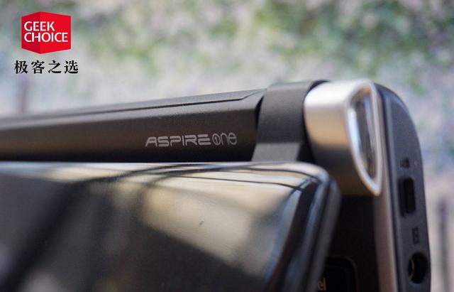 10年前的笔记本电脑宏碁 Aspire One D250，还能上网打游戏