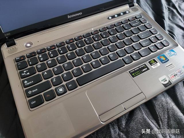 联想笔记本IdeaPad系列型号Z360，换内存教程