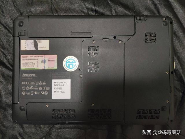 联想笔记本IdeaPad系列型号Z360，换内存教程