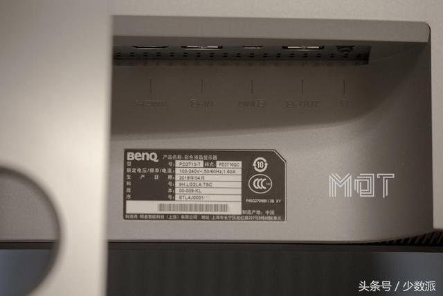 搭载 USB-C 接口显示器推荐：明基PD2710QC