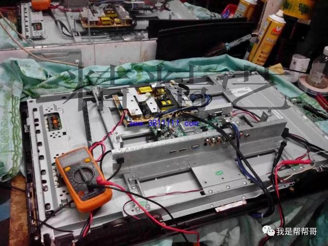 液晶电视机花屏故障原因及维修（电视机花屏是什么故障）