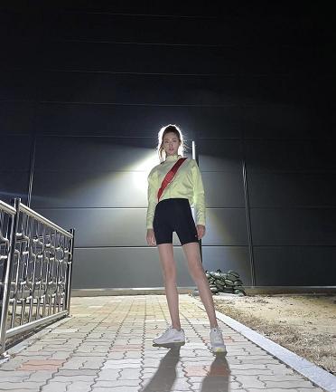 世界上腿最长的女生是谁（长腿美女图片）