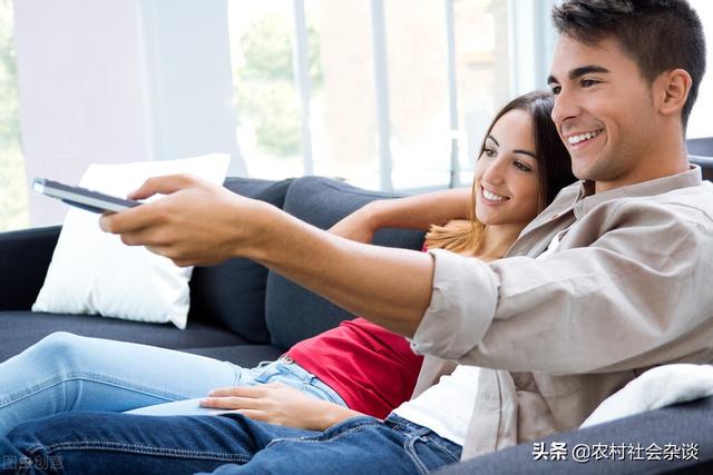 现在电视机寿命一般用多久（液晶电视保养小常识）