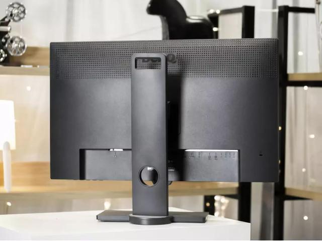 27英寸明基PD2700U显示器测屏