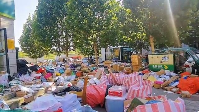 什么情况会爆仓，郑州邮政快递站爆仓