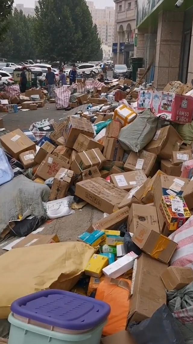 什么情况会爆仓，郑州邮政快递站爆仓