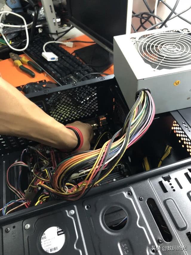 电脑主机可以正常使用，电脑黑屏是什么原因？