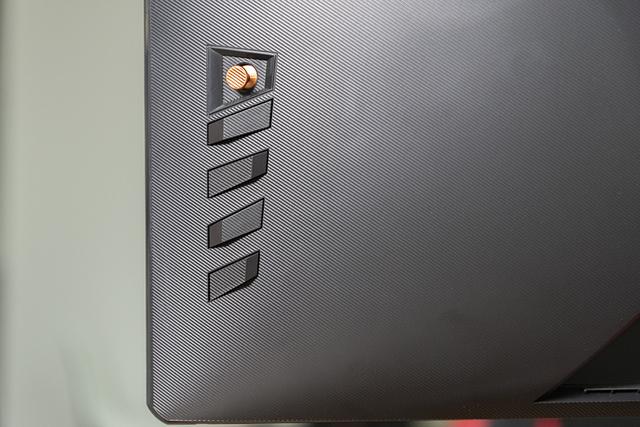 华硕电竞显示器推荐：ROG-SWIFT PG27UQ