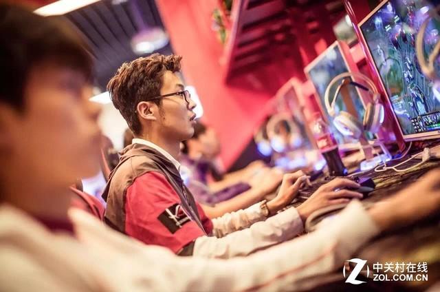 打游戏用什么显示屏比较好（打游戏电脑显示屏怎么选）