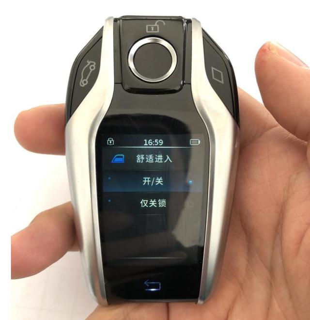 汽车触控液晶屏可以自己加装吗?（原车中控屏好还是加装的中控屏好）