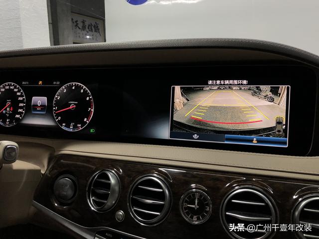奔驰c260改装液晶仪表盘（16款奔驰c200改液晶仪表盘）
