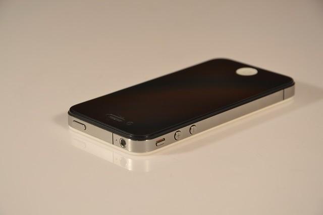iphone4液晶屏（iphone4液晶屏排线位置）