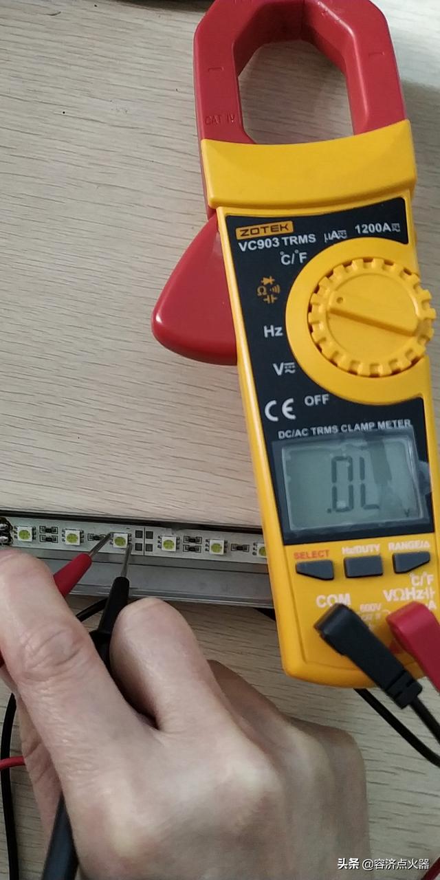 电子万用表怎么测led灯带是不是好的（怎么用数字万用表测led灯带的好坏）