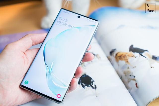 三星note10屏幕自然和鲜艳