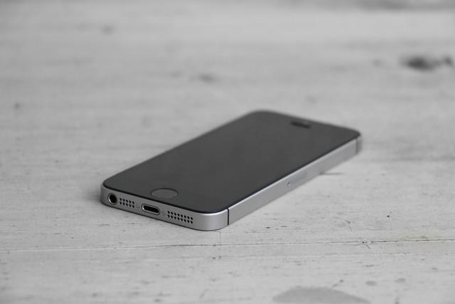 iphone4液晶屏（iphone4液晶屏排线位置）