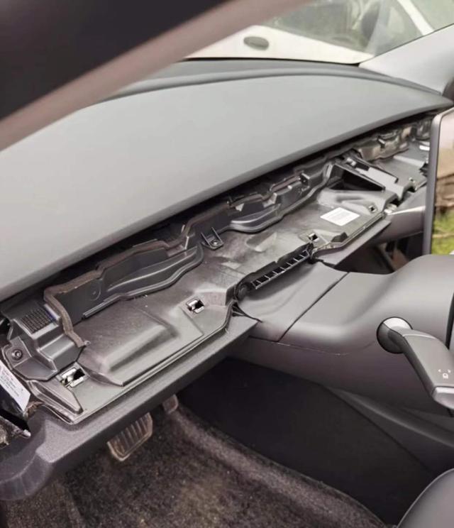 特斯拉model 3加装仪表盘要多少钱（特斯拉model 3电池更换需要多少钱）