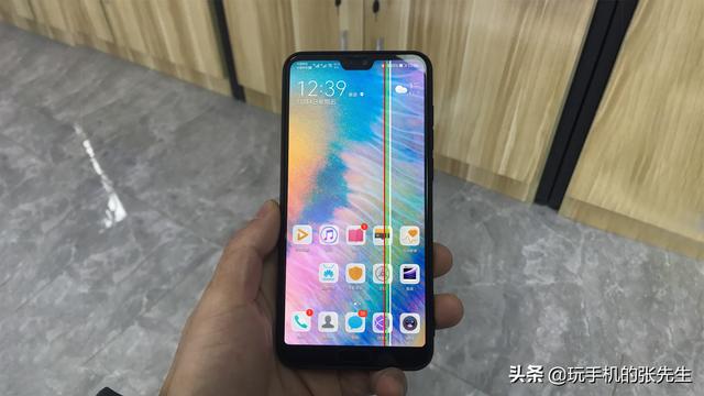 苹果手机被摔了屏幕出现条纹能修好吗?（苹果手机摔了屏幕出现竖条纹维修要多少钱）