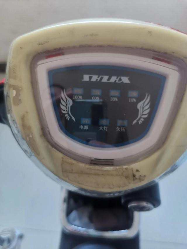 电动车仪表液晶屏（电动车仪表液晶屏不亮怎样更换）
