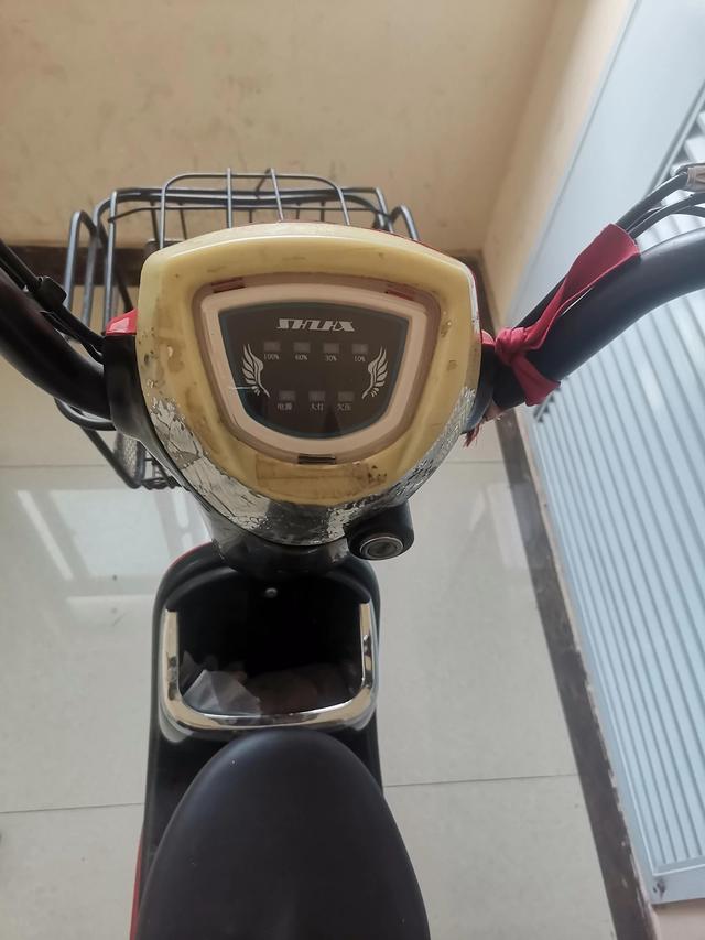 电动车仪表液晶屏（电动车仪表液晶屏不亮怎样更换）
