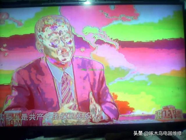 液晶屏花屏原因（导致显示器花屏现象的原因有哪些）
