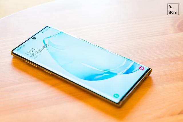 三星note10屏幕自然和鲜艳