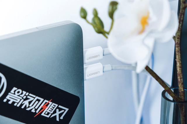 桌面好物推荐实用（桌面放什么东西比较好看）