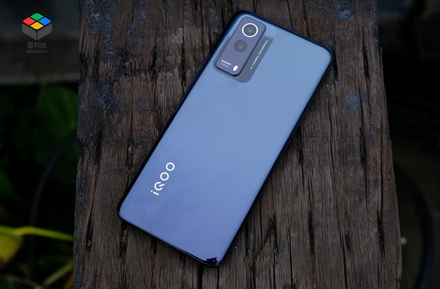 iqoou1和z5x哪个性价比好（vivoiqoou1和vivoz5哪个好）