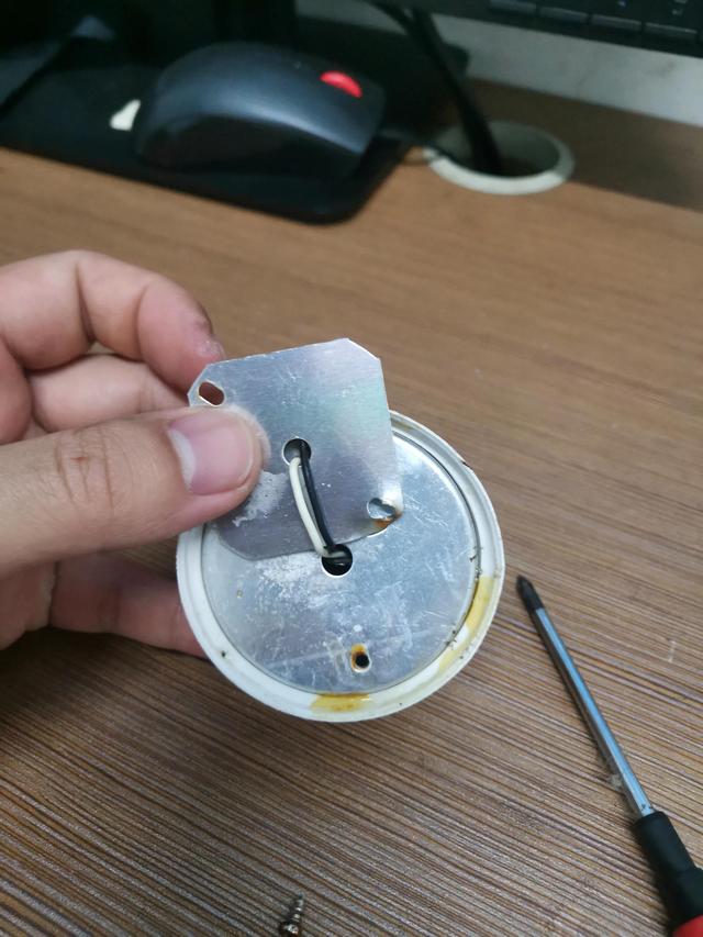 led面板灯怎么拆下来（浴霸led面板灯怎么拆下来）
