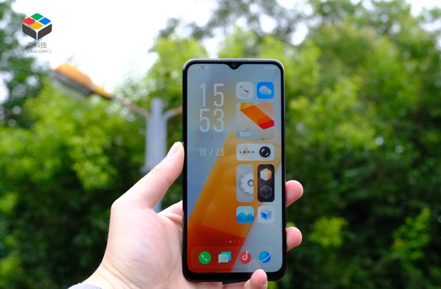 iqoou1和z5x哪个性价比好（vivoiqoou1和vivoz5哪个好）