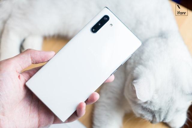三星note10屏幕自然和鲜艳