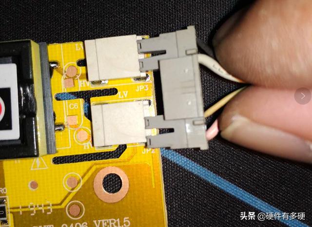 笔记本电脑显示器可以改装为电视显示器
