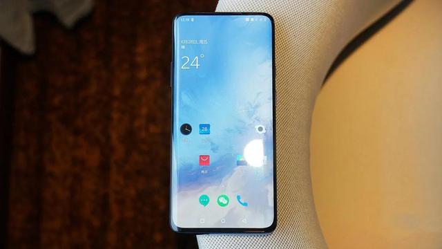 144hz的lcd和90hz的oled哪个好（lcd屏幕144hz对比oled屏幕90hz）