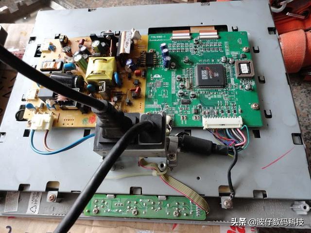 液晶屏内部结构（液晶屏内部结构一条一条的带子是什么）