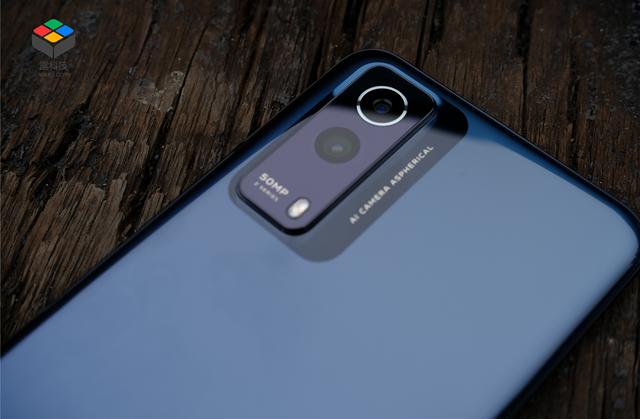 iqoou1和z5x哪个性价比好（vivoiqoou1和vivoz5哪个好）