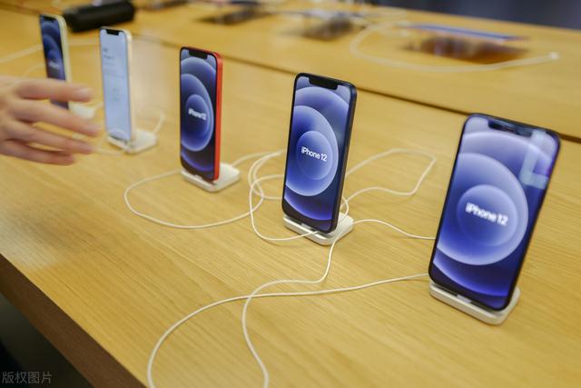 iphone12绿屏到底是软件问题还是硬件问题（苹果12绿屏是硬件问题还是软件问题）