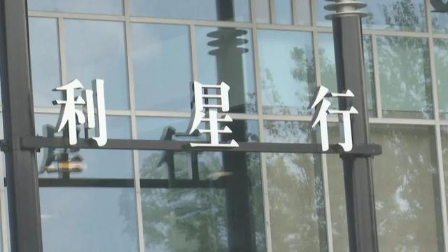 奔驰液晶屏黑屏（奔驰车中控显示屏黑屏怎么办）