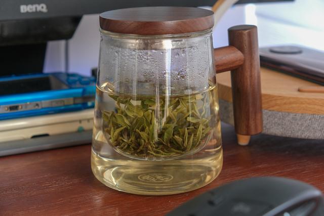 桌面好物推荐实用（桌面放什么东西比较好看）
