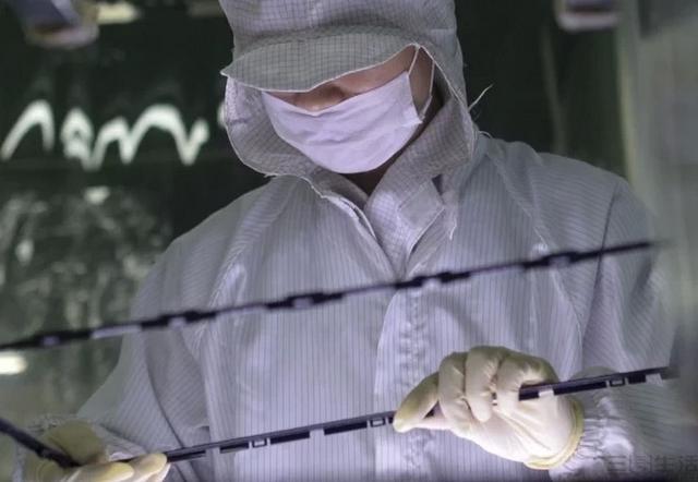 液晶显示屏厂工作对人体伤害（液晶显示屏辐射对人体有害吗）