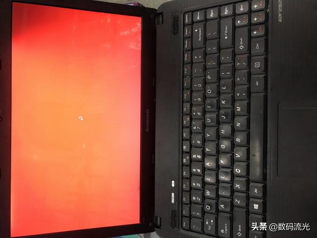 笔记本电脑液晶显示屏坏了多少钱换（笔记本电脑显示屏坏了修一下多少钱）